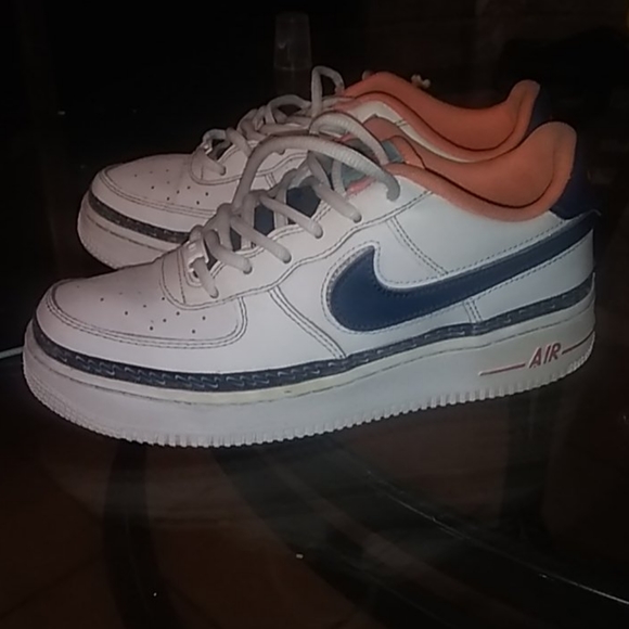 Nike - Picture 2 of 3